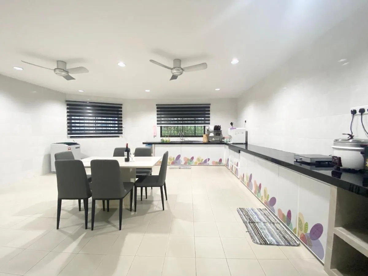 Langkawi Cozy Holiday Home At Taman Seri Aman By Zervin クア マレーシア